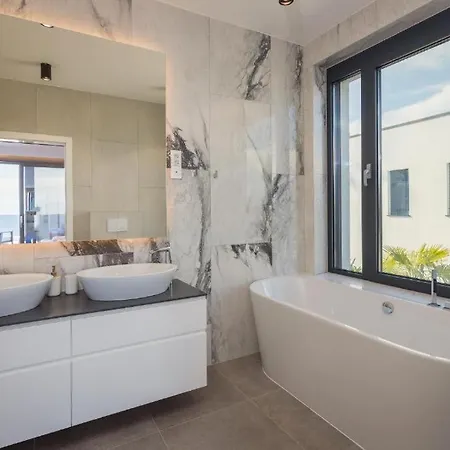 Villa Platinum